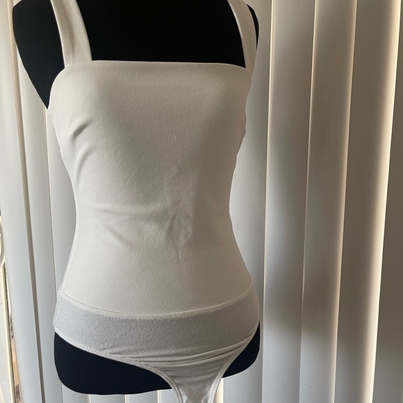 Lulus Tops - Lulu's Symbolize White Sleeveless Bodysuit size small